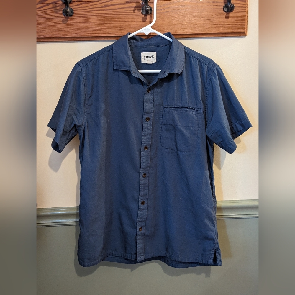 Pact brand Mens Button Down Short Sleeve Shirt size Medium
